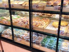 面包甜点陈列柜-宏发红西饼屋(天津路店)