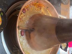 -果松木炭酸菜铜火锅·外婆参鸡汤