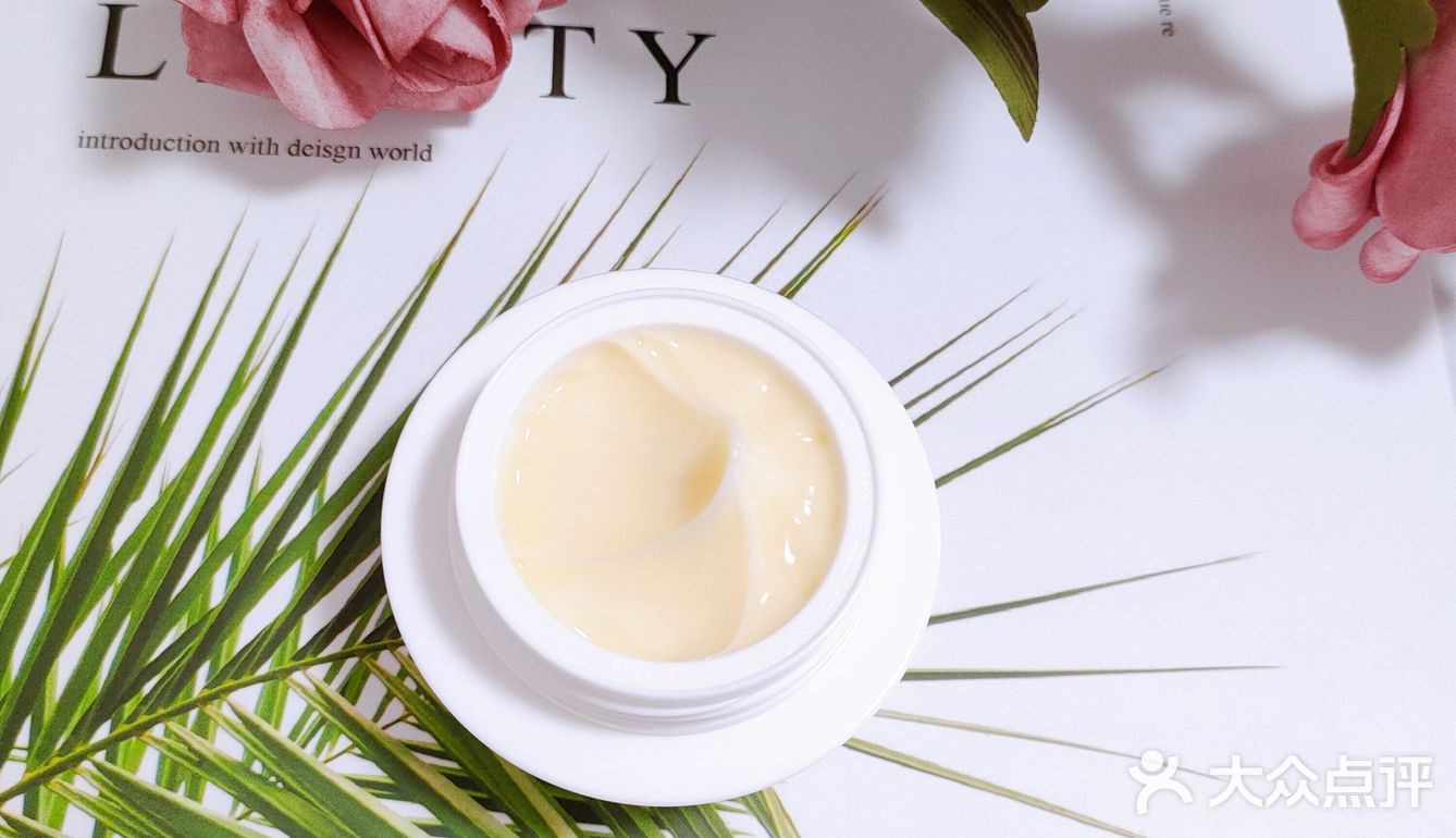 圆圆的一个白色小球球,简洁ins风