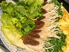 -帅巴人舅母子腊蹄民俗村