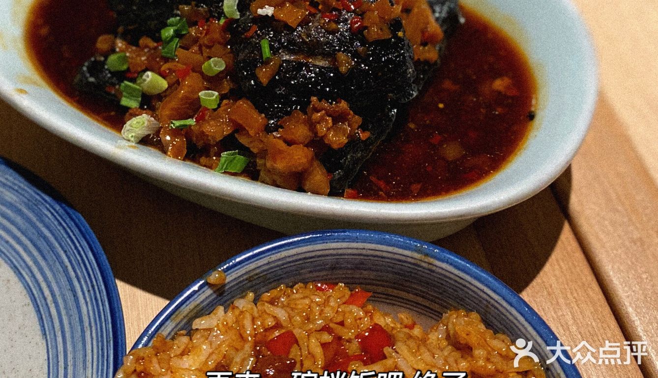 肉汤拌饭和臭豆腐是绝配，不信你试试。