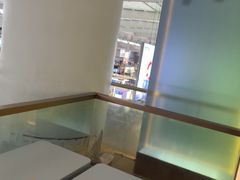-麦当劳(上海虹桥站30B检票口楼上)
