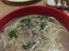 -亮亮面馆(经六路店)