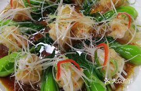 Garlic Stir-Fried Abalone with Greens