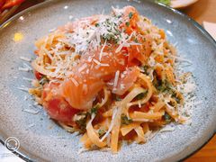 三文鱼罗勒番茄扁面-HELLO 27 意面·沙拉·帕尼尼