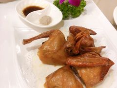 秘制红烧乳鸽-香云轩·顺德菜(香云纱园林酒店店)