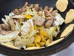 -粘豆包柴火铁锅炖