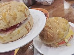Big&nbsp;men菠萝包-澳门陈光记烧味饭店(南京德基广场店)