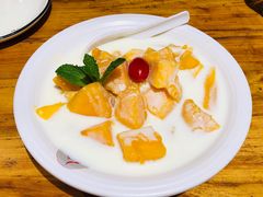 小姐姐酸奶拌芒果-老滇山寨•云南特色菜•地方菜•民族风情歌舞表演(金碧店)