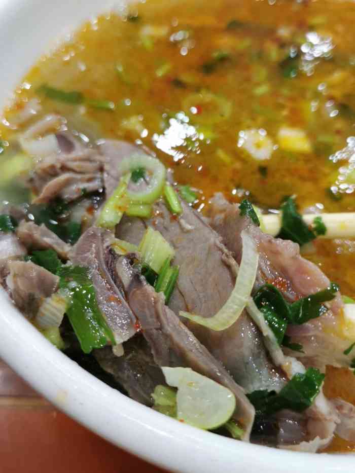 下庄羊肉(解放西路店)-"说是一家老店,但感觉羊肉汤放了好多胡椒调.
