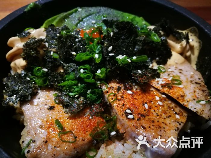 牛油果吞拿鱼石锅饭