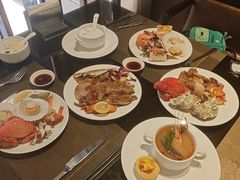 -大中华希尔顿酒店-念自助餐·嗨啤·小龙虾