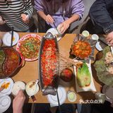 几个人加班到9点，本来想吃隔壁大千金