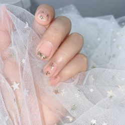 -蜜桃美甲美睫化妆