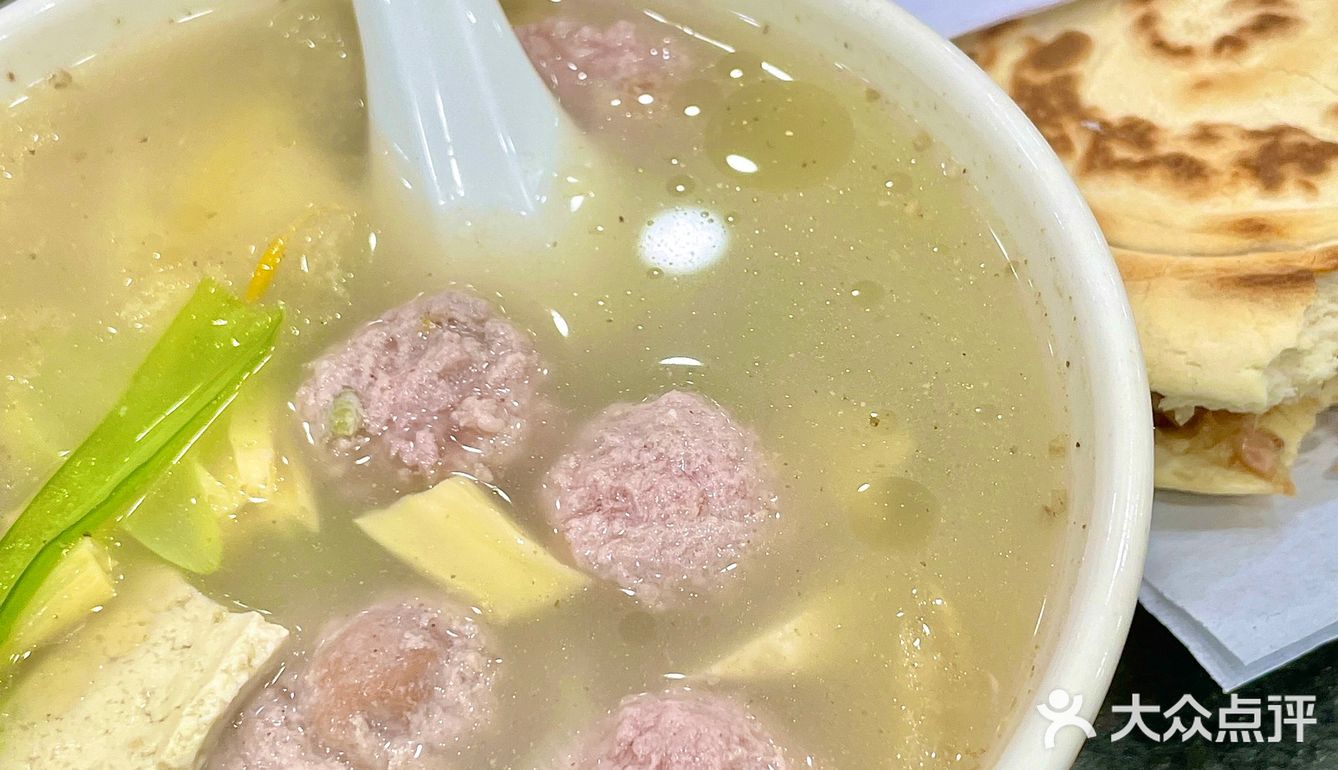 到现在为止去过两次，第一次吃了肉夹馍和生汆丸子汤