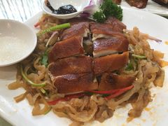 金牌化皮乳猪-德烨酒家