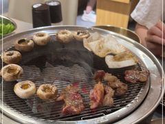 -围炉肉舍•炭烤活鳗•丹东海鲜烤肉(步行街店)