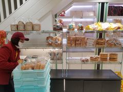 面包甜点陈列柜-上海哈尔滨食品厂(淮海中路店)