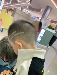 -爆米花儿童美发乐园