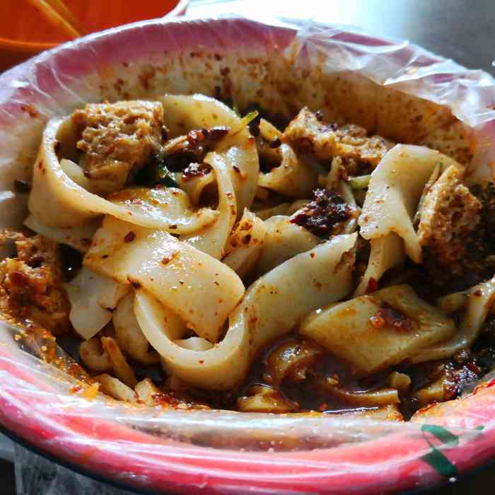 三住宅凉皮-"今天来石嘴山办事,慕名到三住宅.买了六份.