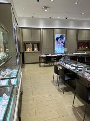 店内环境-周生生Chow Sang Sang(东方店)