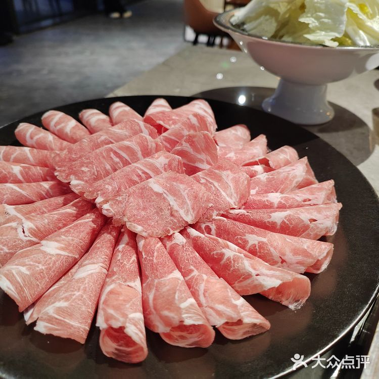 五棵松华熙宾利展厅负一层，非常好找，交通便利