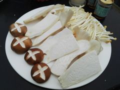 -楠柏弯休闲山庄(梨花溪店)