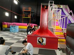 -嘿哟动霸CHUA·新潮玩运动娱乐中心·蹦床滑冰团建乐园