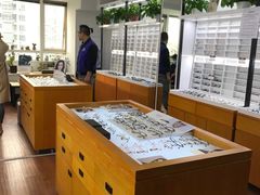 -视野联行眼镜•蔡司•依视路(温江店)