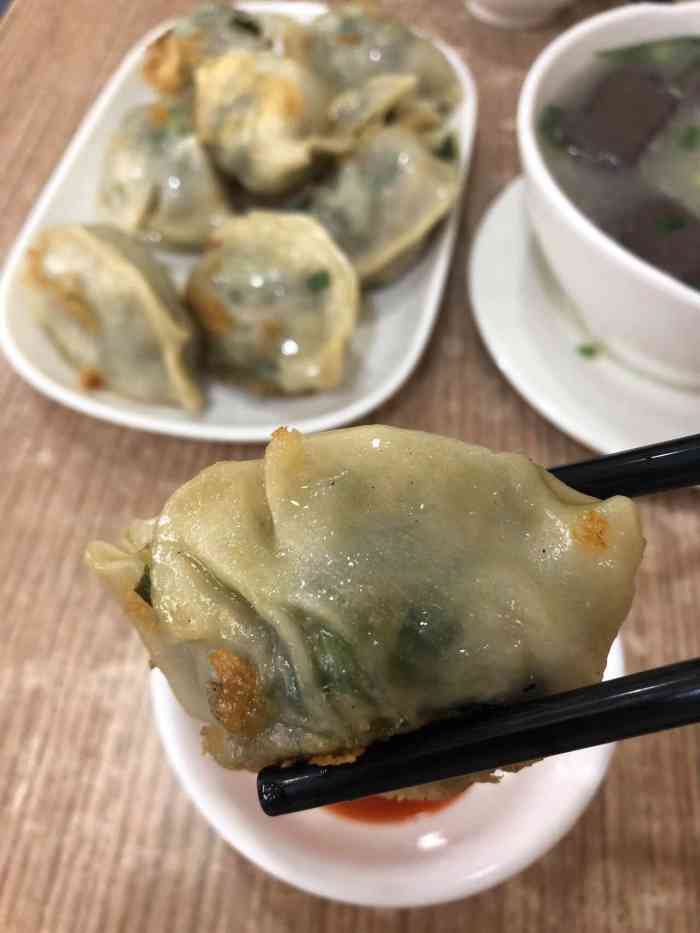北香园饺子馆(锦华路店)-"服务超级差,门口停了车,警察来抄牌,然后.