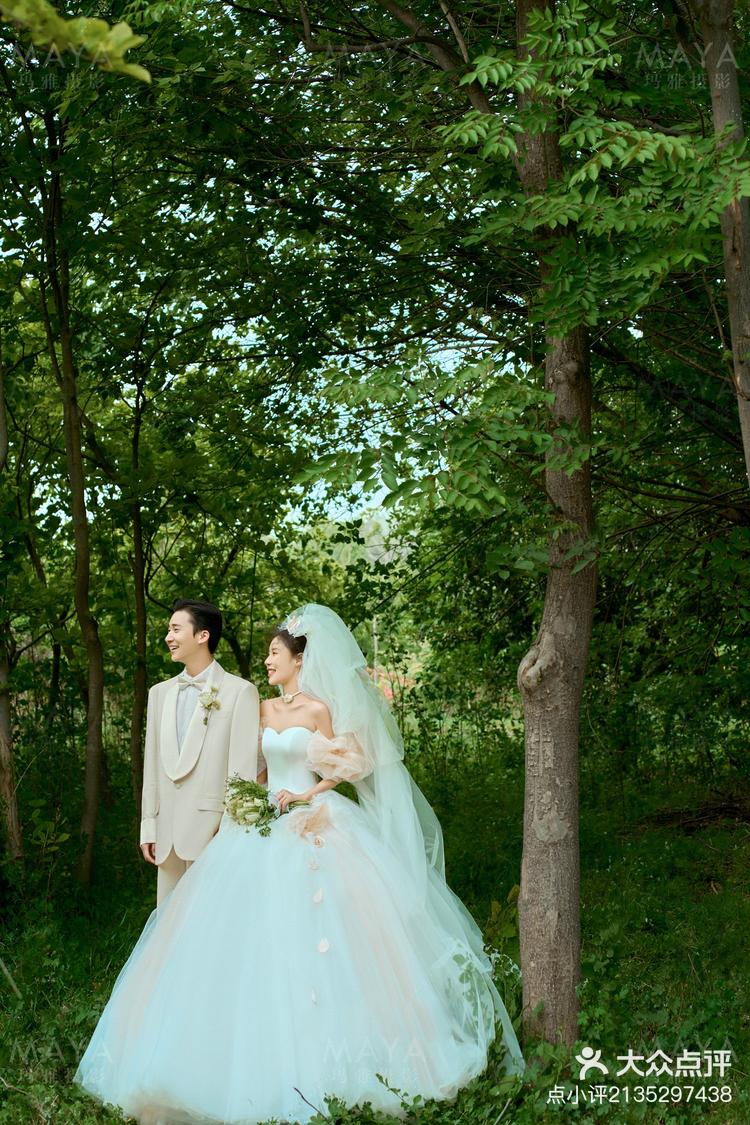 被玛雅摄影拍的这组春季清新感的婚纱照美到了