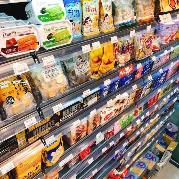 小森便利(爱琴海店)-"和小姐妹们逛街来到了这家便利店,有二楼的.