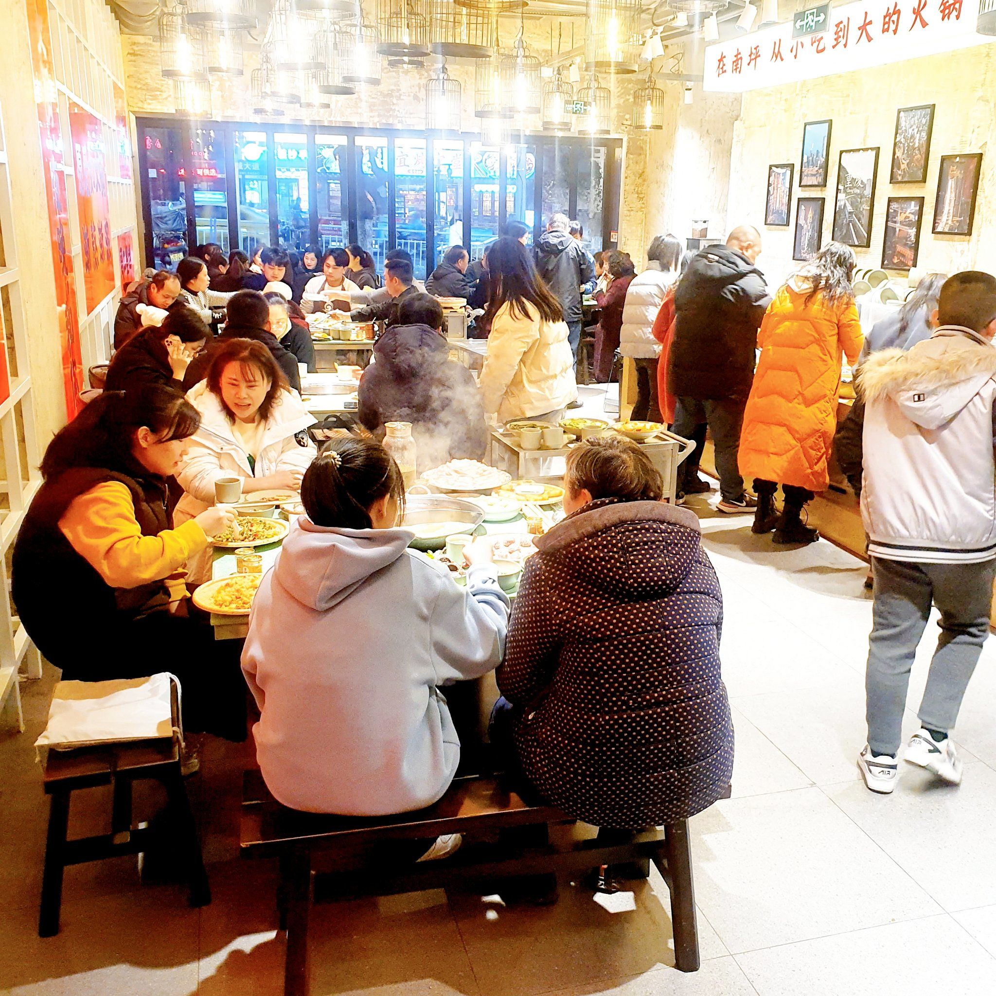 店里爆满