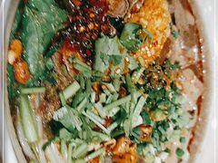 -爆炸头阿姨小四川正宗川味小吃(无任何分店)