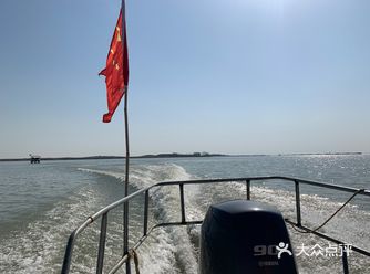 这个天气很适合出来春游了，杨柳依依，水光粼粼的春天