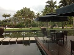 咖啡厅外面的景色-三亚湾海居铂尔曼度假酒店
