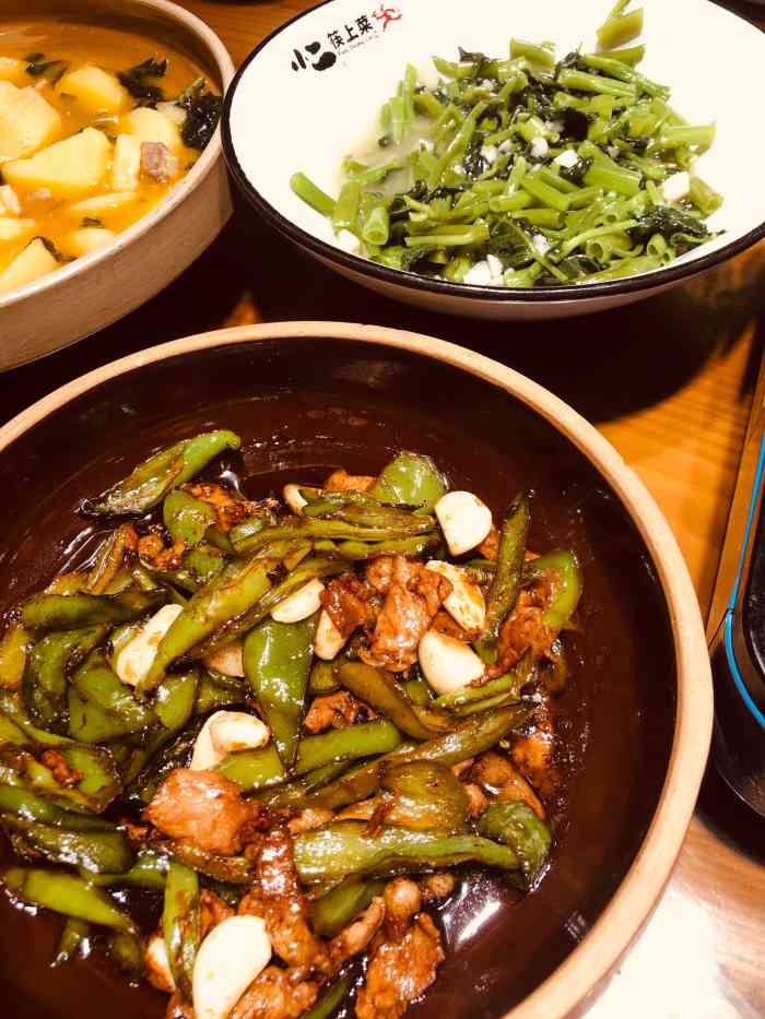 小二筷上菜(阳光一百店)-"环境还可以地方很好找,店面很有特色,价格.