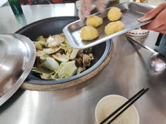 -粘豆包柴火铁锅炖