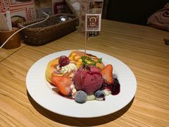 草莓家族梳乎厘班戟-Ufufu cafe(天神巷店)
