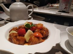 椰果菠萝咕噜肉-闻见中国海南菜(K11店)