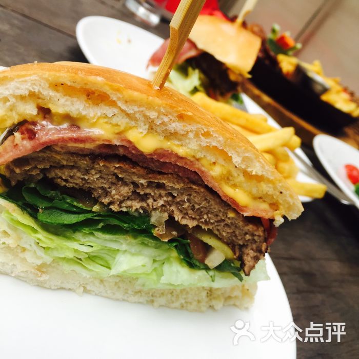 巨无霸双层牛肉堡