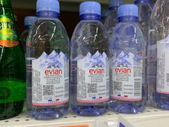 依云矿泉水-沃尔玛(前山店)