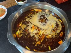 精品红油锅-何氏串串香火锅(翠亨店)