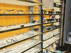 -优医视平价眼镜蔡司依视路折扣工厂店(十里堡店)
