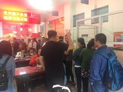 等位区-秦豫肉夹馍(骡马市总店)