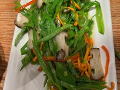 五彩花菇荷兰豆-云海肴·汽锅鸡·云南菜(广安门天虹店)