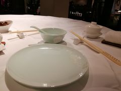餐具摆设-金陵饭店·梅苑