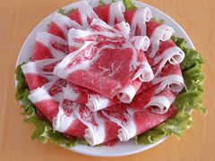 优质牛肉-洪氏嗨捞·广东猪肚鸡·椰子鸡火锅(西咸万象城店)