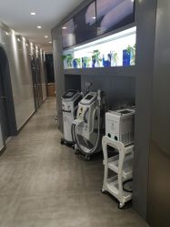 -LESSMORE科技头皮理容中心