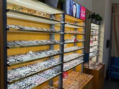 -优医视平价眼镜蔡司依视路折扣工厂店(十里堡店)